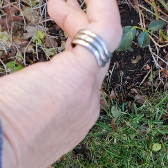 Vintage sterling Chevron‎ ring 7.5 - Picture 2 of 9